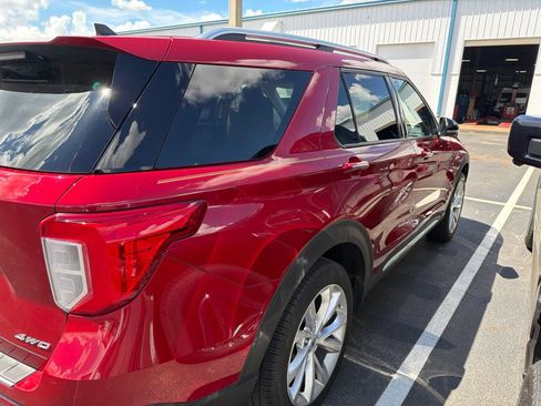 Used 2023 Ford Explorer Platinum w/ Technology Package AWD/4WD image 2