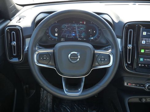 Used 2024 Volvo XC40 B5 Core image 35