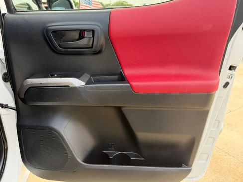 Used 2016 Toyota Tacoma SR5 w/ Towing Package image 15