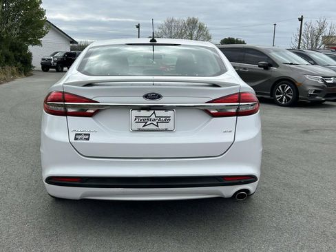 Used 2017 Ford Fusion SE w/ Equipment Group 201A FWD image 4
