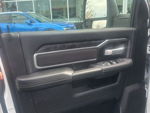 Used 2024 RAM 3500 Big Horn w/ Sport Appearance Package AWD/4WD image 9