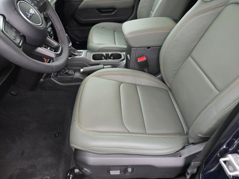 Used 2025 Jeep Gladiator Mojave image 22