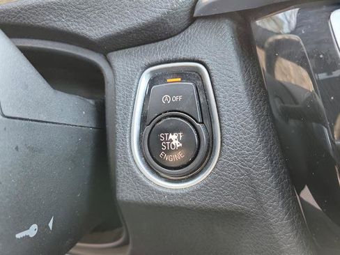 Used 2018 BMW 330i xDrive 330i xDrive w/ Convenience Package image 17