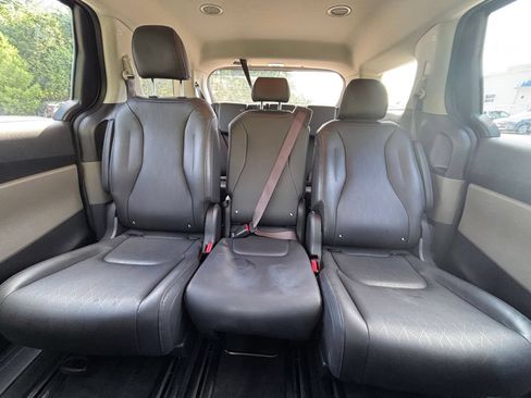 Used 2026 Kia Carnival FWD image 40