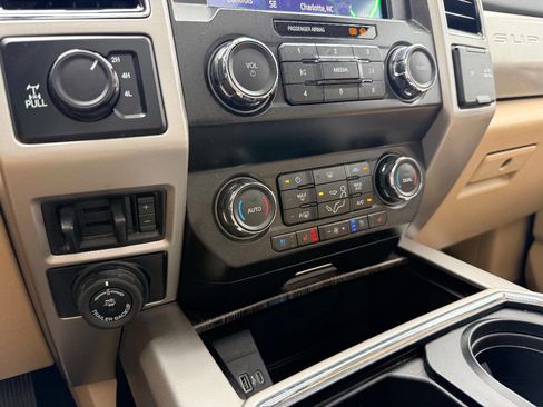 Used 2021 Ford F250 Lariat w/ Lariat Value Package AWD/4WD image 32