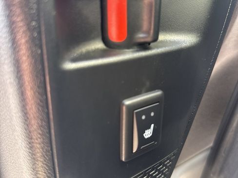 Used 2019 Chrysler Pacifica Limited FWD image 31
