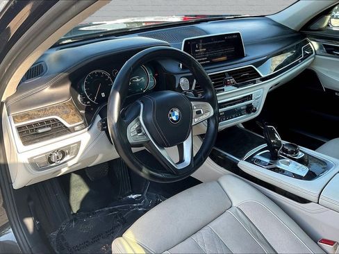 Used 2017 BMW 740i RWD image 16