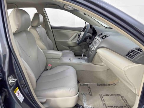 Used 2011 Toyota Camry LE w/ LE Extra-Value Pkg image 12