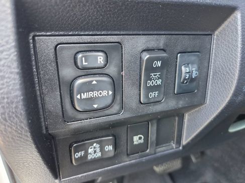 Used 2018 Toyota Tundra SR5 w/ SR5 Upgrade Package AWD/4WD image 19