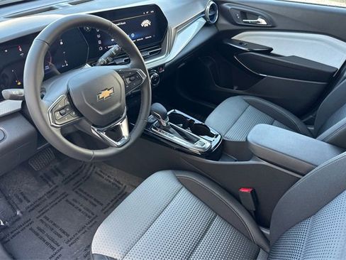 New 2026 Chevrolet Trax LT w/ Driver Confidence Package image 13