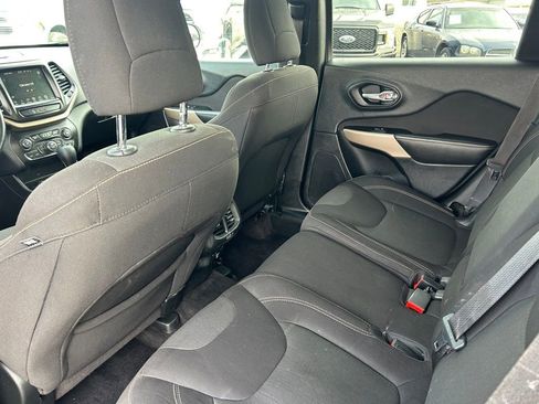 Used 2017 Jeep Cherokee Latitude w/ Comfort/Convenience Group image 33