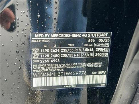 Used 2026 Mercedes-Benz GLB 250 4MATIC image 17