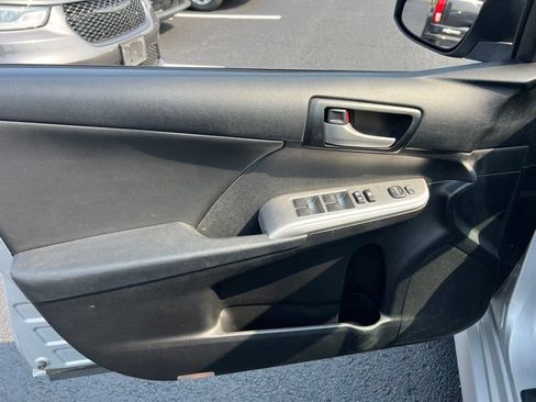 Used 2014 Toyota Camry SE FWD image 18
