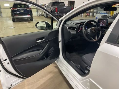 Used 2022 Toyota Corolla SE FWD image 9