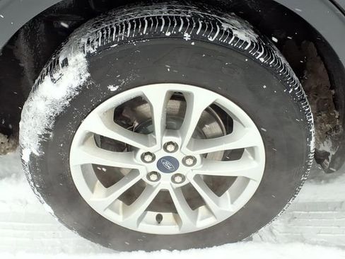 Used 2020 Ford Escape SE image 17