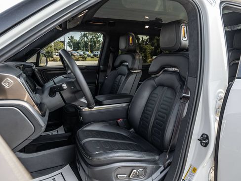 Used 2023 Rivian R1S Adventure AWD/4WD image 25
