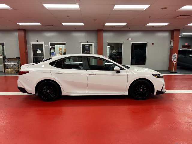 Certified 2025 Toyota Camry SE FWD image 3