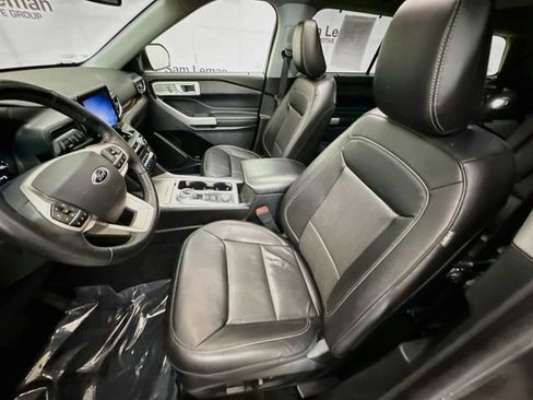 Used 2022 Ford Explorer Limited w/ Equipment Group 301A AWD/4WD image 22
