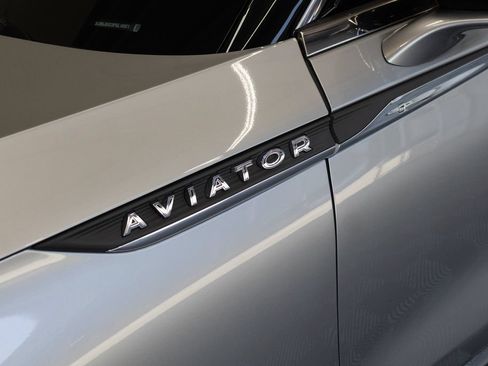 Used 2023 Lincoln Aviator AWD image 11