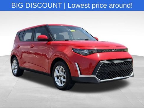 Used 2024 Kia Soul LX w/ Option Group 015 FWD image 1