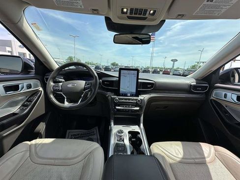 Used 2020 Ford Explorer Platinum w/ Premium Technology Package AWD/4WD image 14