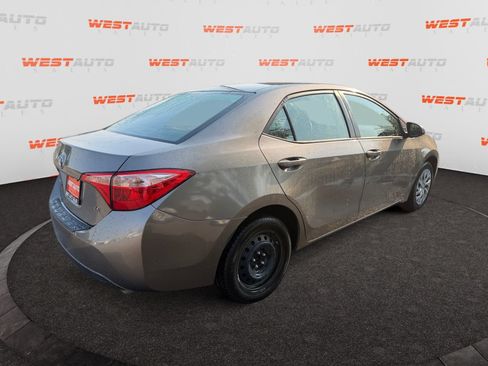 Used 2017 Toyota Corolla LE w/ Carpet Mat Package (TMS) FWD image 5