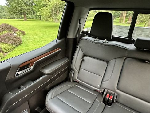 Used 2022 GMC Sierra 1500 Denali w/ Denali Reserve Package AWD/4WD image 17