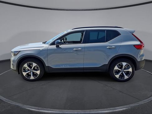 Certified 2026 Volvo XC40 B5 Plus AWD/4WD image 2