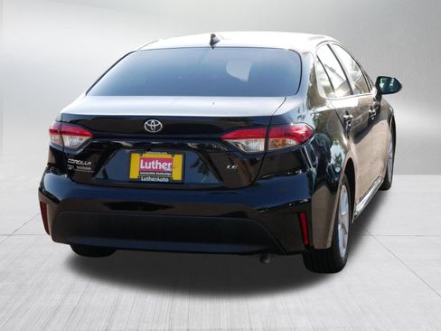 Used 2025 Toyota Corolla LE w/ LE Premium Package FWD image 5