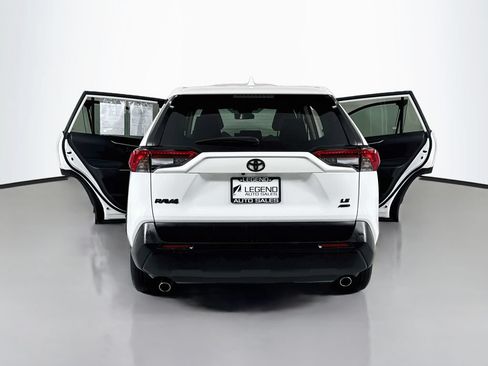 Used 2022 Toyota RAV4 LE AWD/4WD image 17
