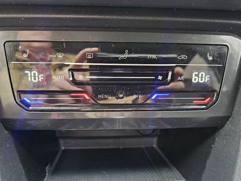 Used 2024 Volkswagen Tiguan SE R-Line image 22