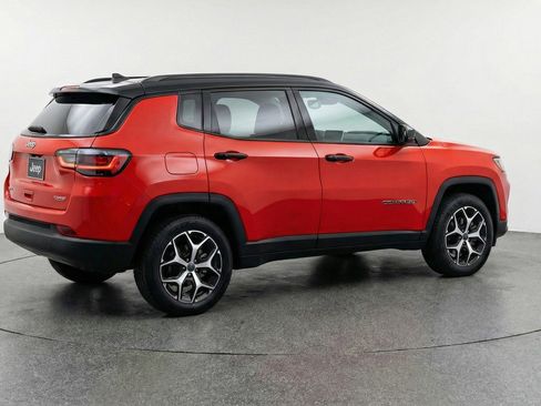 Used 2025 Jeep Compass Limited AWD/4WD image 9