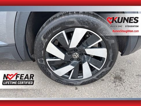 Used 2025 Volkswagen Atlas Cross Sport SE image 18