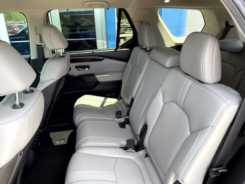 Used 2025 Honda Pilot EX-L image 10