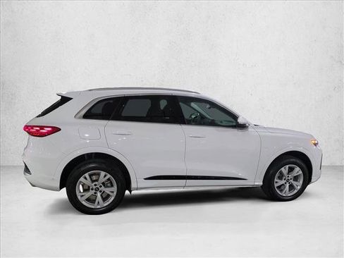 Certified 2025 Audi Q5 Premium w/ Convenience Package image 4