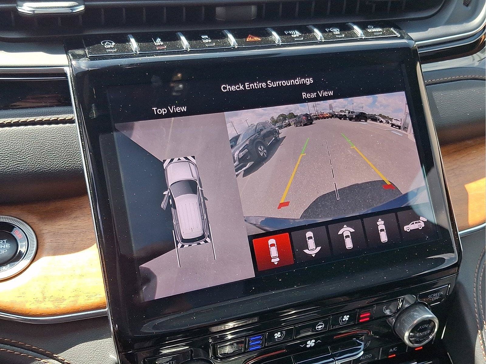 Used 2025 Jeep Grand Cherokee Summit AWD/4WD image 18