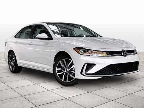 New 2026 Volkswagen Jetta SE image 2