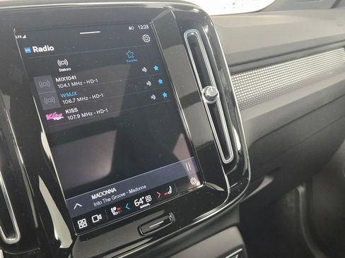 Certified 2023 Volvo XC40 B5 Ultimate w/ Climate Package image 22