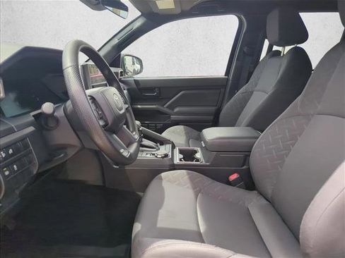 Used 2025 Toyota Tacoma SR5 AWD/4WD image 12