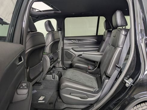 New 2025 Jeep Grand Cherokee L Altitude RWD image 27