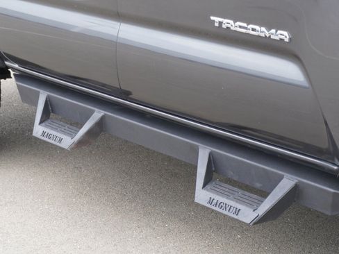 Used 2018 Toyota Tacoma TRD Sport RWD image 4