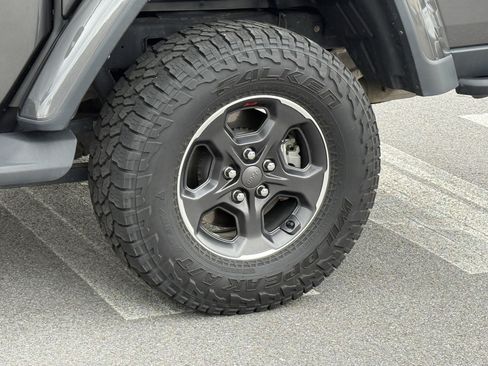 Used 2023 Jeep Gladiator Rubicon w/ Cold Weather Group AWD/4WD image 10