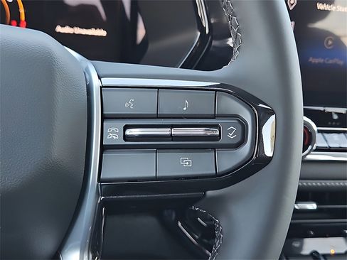 New 2026 Chevrolet Colorado LT image 18