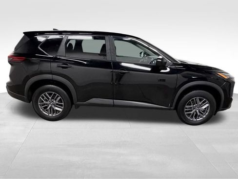 Used 2024 Nissan Rogue S AWD/4WD image 9