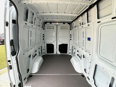 Used 2025 Mercedes-Benz Sprinter 2500 image 12