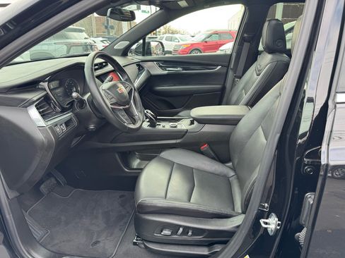 Used 2025 Cadillac XT5 Premium Luxury image 11