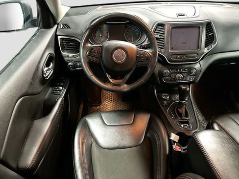 Used 2019 Jeep Cherokee Trailhawk w/ Cold Weather Group AWD/4WD image 21