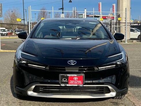 New 2026 Toyota Prius Plug-In Hybrid FWD image 2
