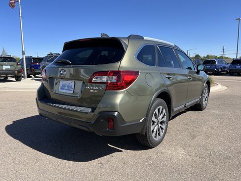 Used 2018 Subaru Outback 3.6R Touring w/ Popular Package #3 AWD/4WD image 11