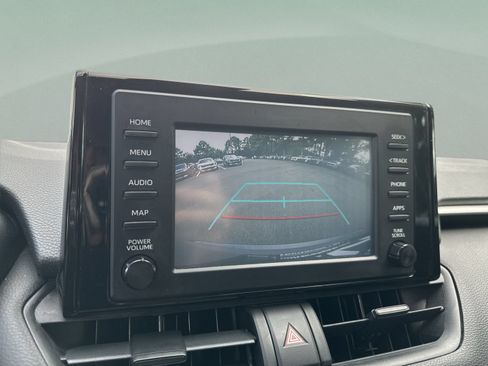 Used 2019 Toyota RAV4 LE FWD image 21